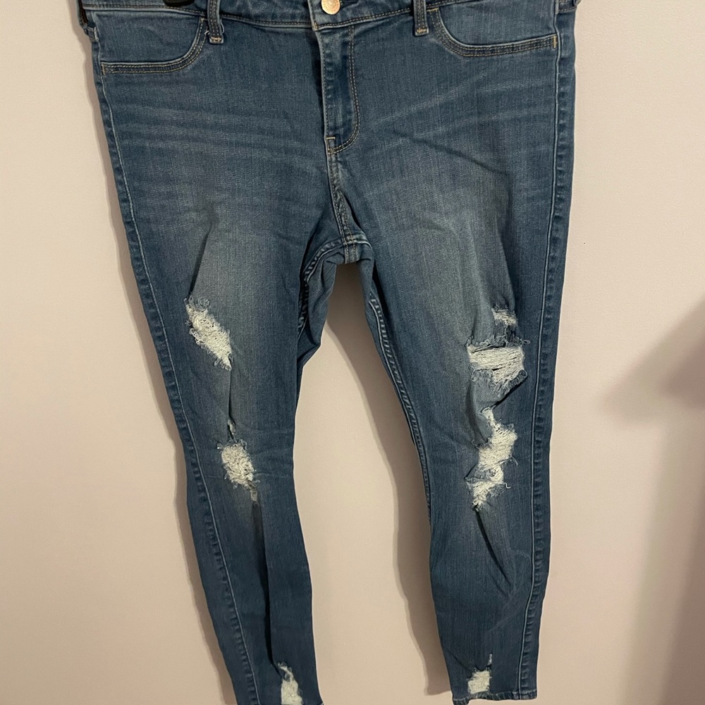 Hollister Distressed Super Skinny Jegging